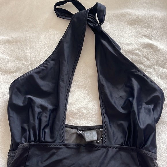 Windsor One-piece - Picture 4 of 5